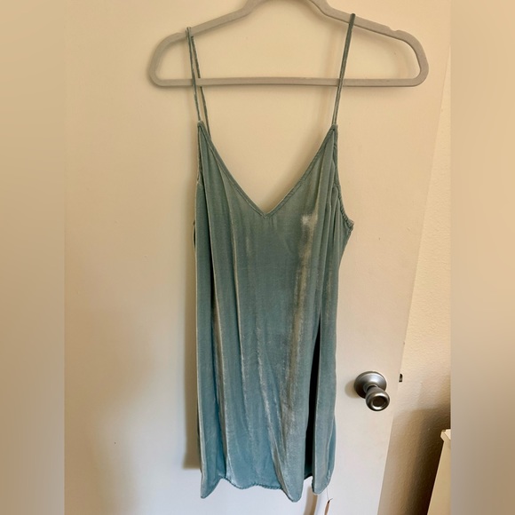 REFORMATION Lyza Velvet Dress in “Turquoise” (Dusty Light Blue) - NWT - Picture 4 of 7